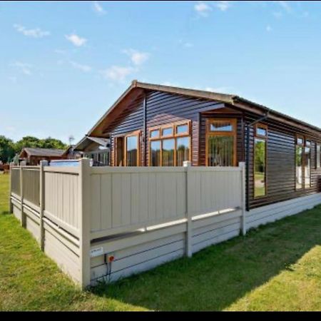 Ness Lodge Little Habton Exterior foto
